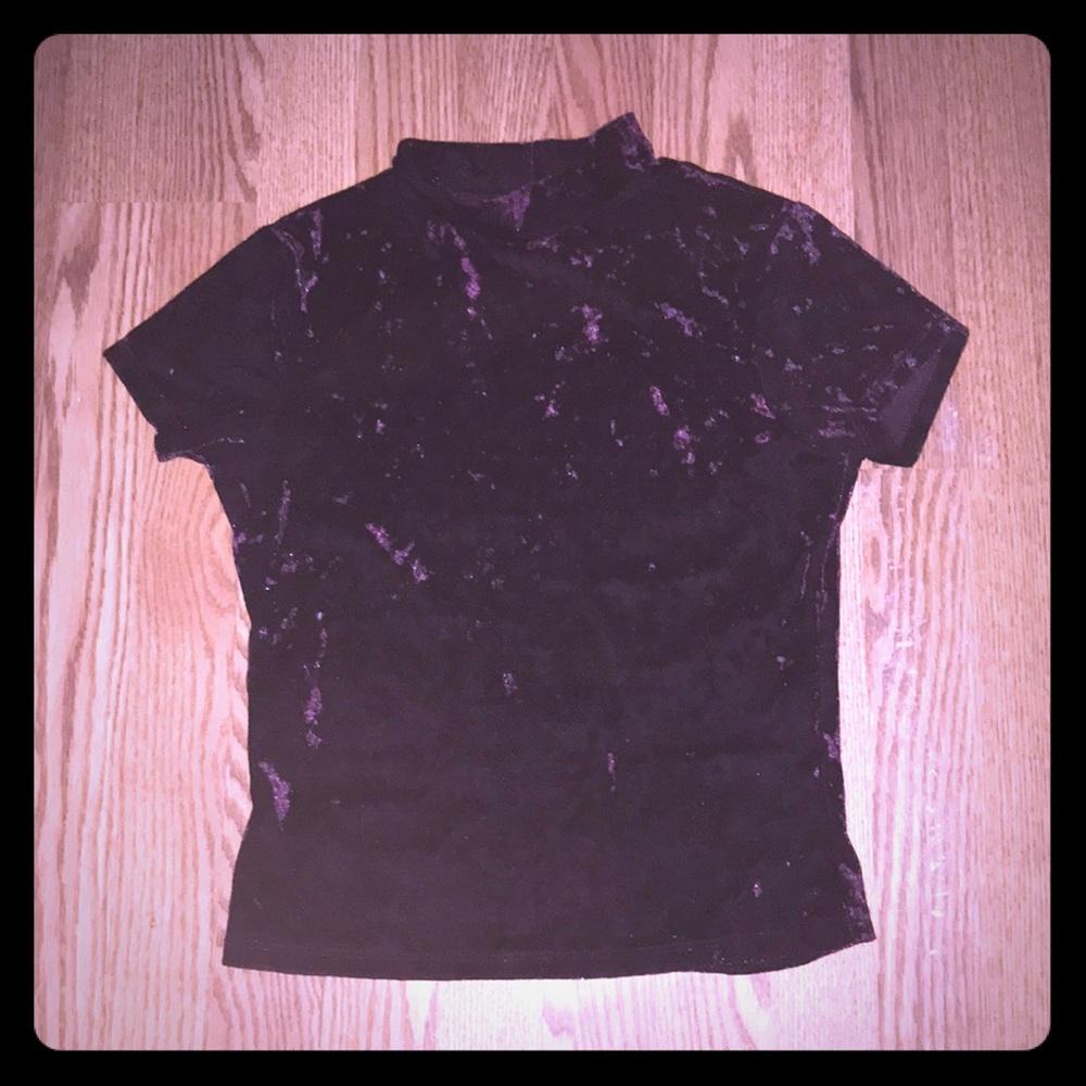 Dark purple velvet cropped turtle neck shirt !! 🖤